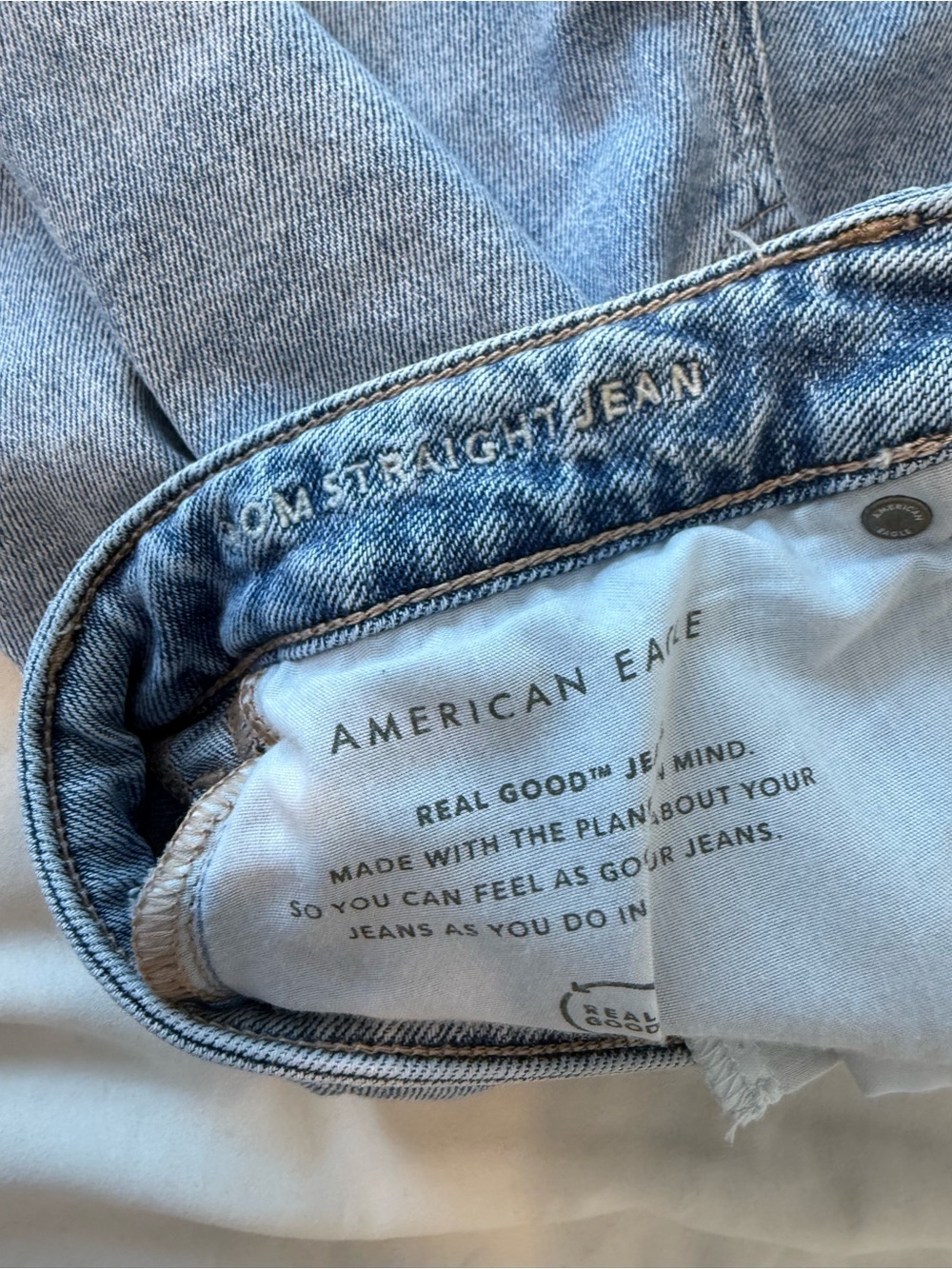 American Eagle Outfitters Light Wash Mom Straight Jeans Women’s 10 Short - Picture 5 of 11